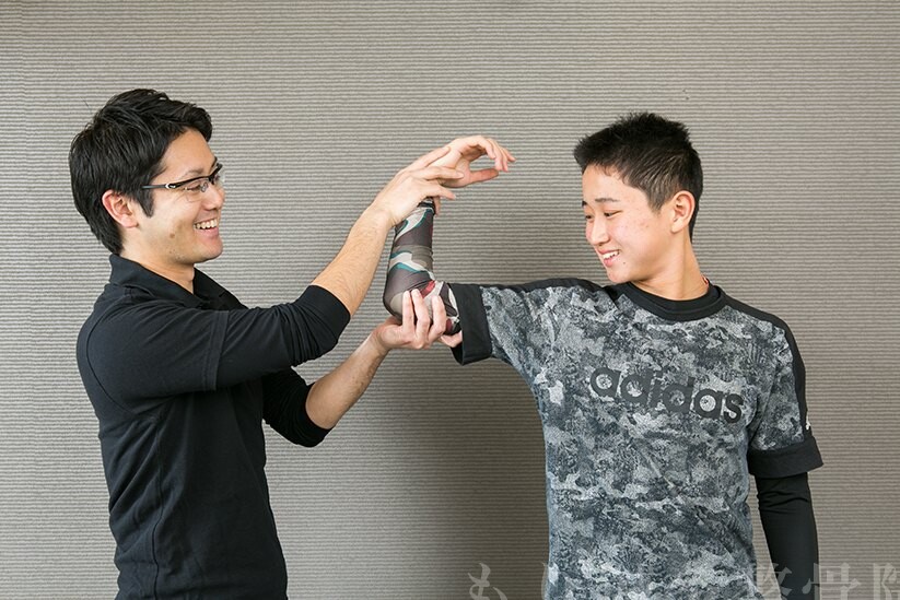 MORIピッチングラボで野球選手の肩の動きをチェックしている様子